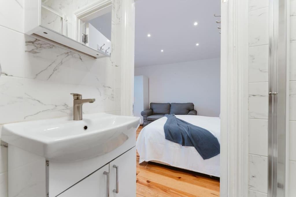 Your Lovely Studio Flat- West3 Londyn Zewnętrze zdjęcie
